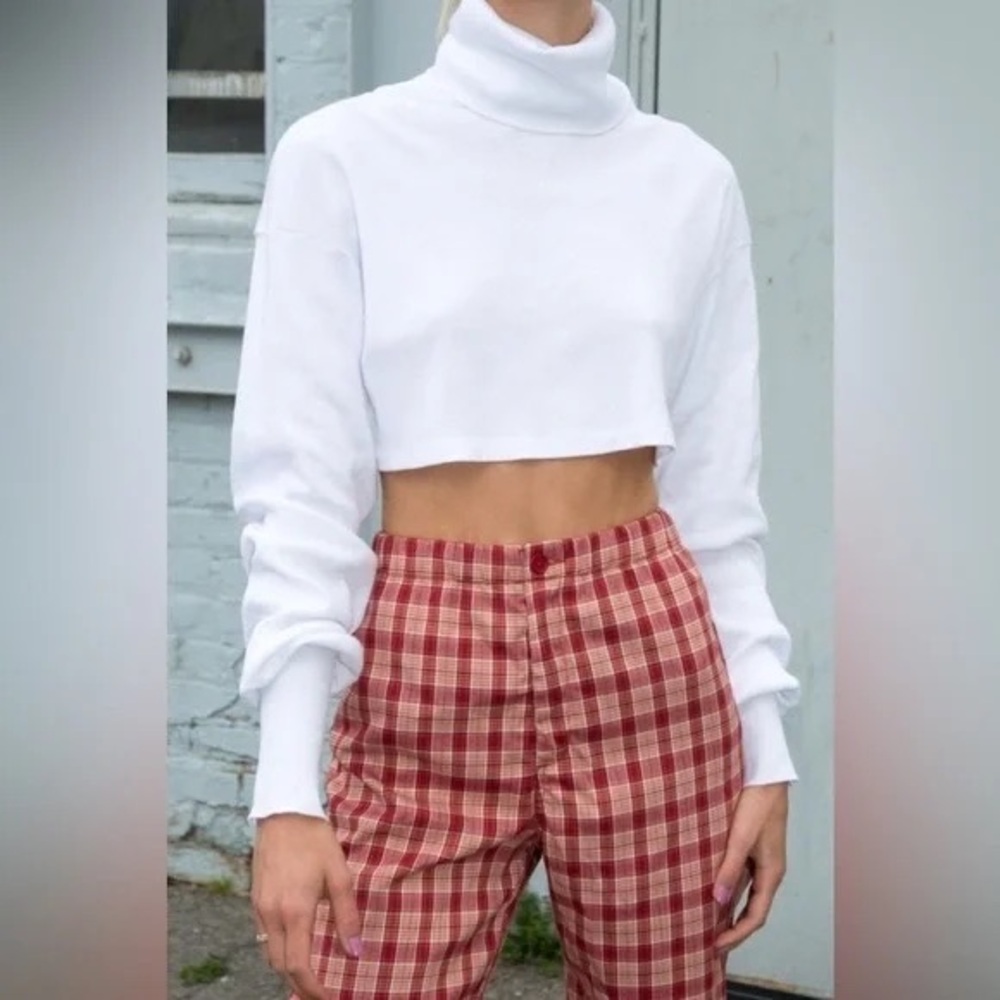 Brandy Melville White Long Sleeve Cropped Sweatshirt